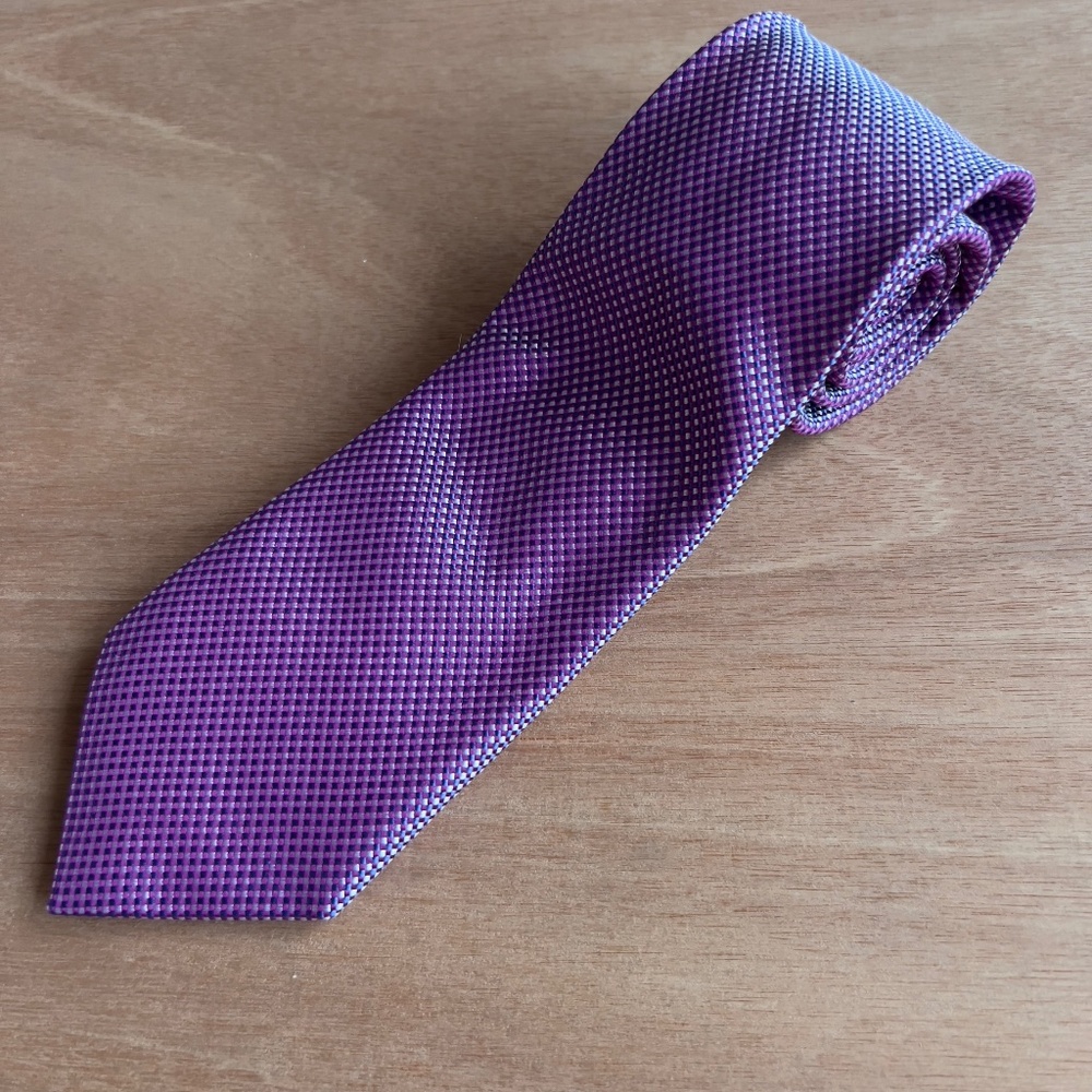 Charles Tyrwhitt polkadot 100% silk tie 60" L 3.5" W purple white classic